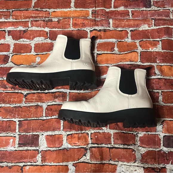 UGG Jasmine Markstrum White Boots - Picture 2 of 6